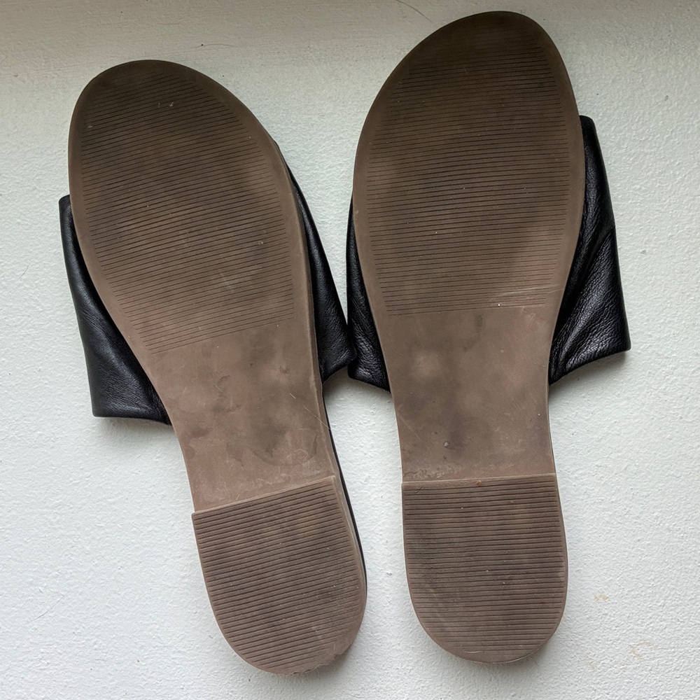 Steve Madden Karolyn Black Wide-Band Leather Slide Sandals - Picture 3 of 5